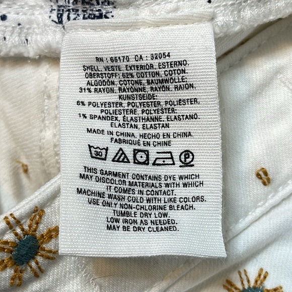 PILCRO AND THE LETTERPRESS STARBURST DAISY EMBROIDERED WHITE SHORTS SLIM BF FIT - Picture 10 of 10